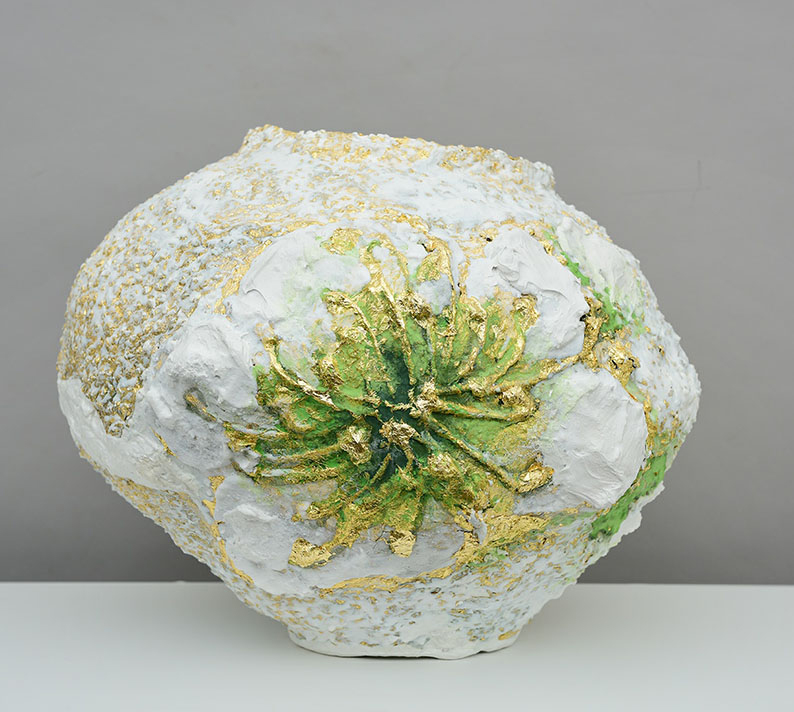 달항아리, 매화를 품다! 2020-3_하늘은 맑고 별이 가득했다, 수제장지 위에 석채, 금박 24k, 합금박,입체_44x45x40cm,2020